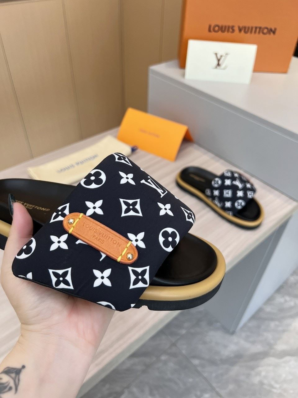 Louis Vuitton Slippers